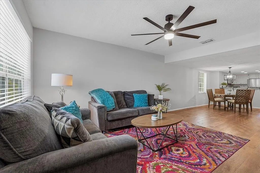 3 bed, 2.5 bath, 1288 sqft, $2,200 — Photo 2