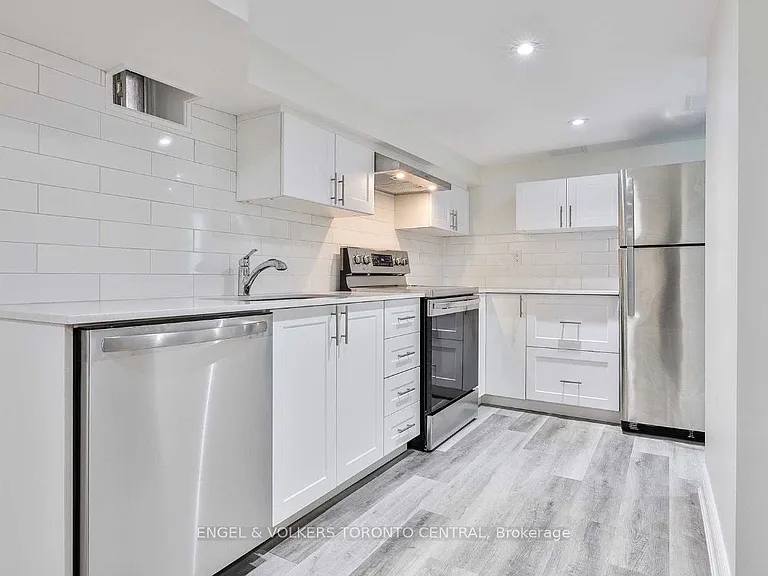 51B Fernwood Park Ave — Photo 6