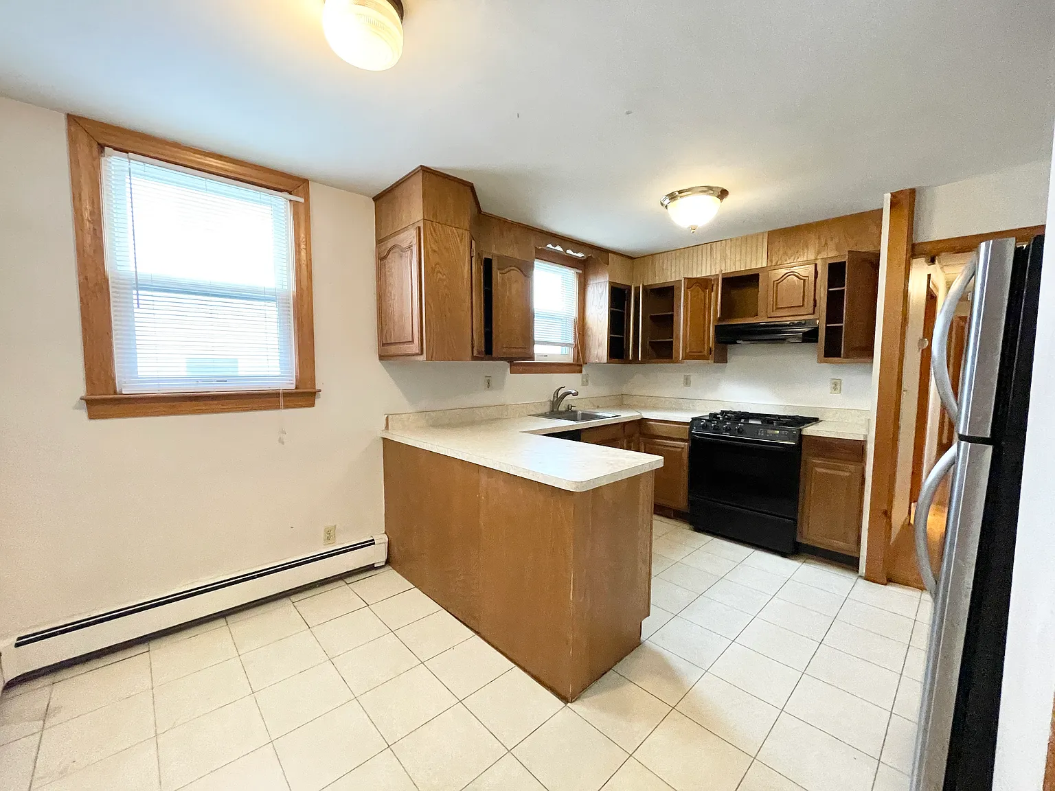 4 bed, 1500 sqft, $6,000 — Photo 2