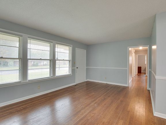 3rd image of 4108 Lakeview Dr NW