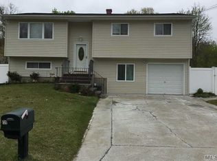11 Durst Dr, Selden, NY 11784