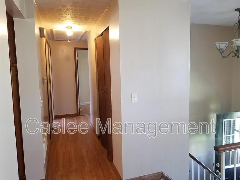 1049 Deleone Dr — Photo 11