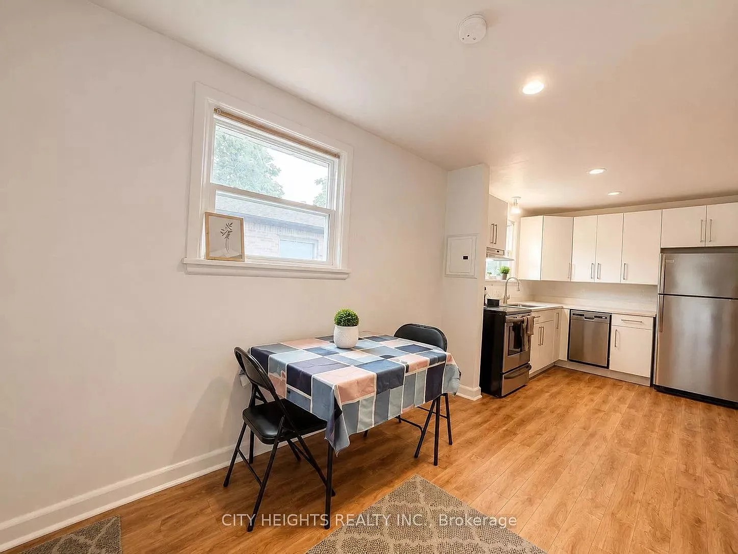 2 bed, $1,900 — Photo 4