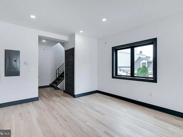 555 N Lawrence St — Photo 7