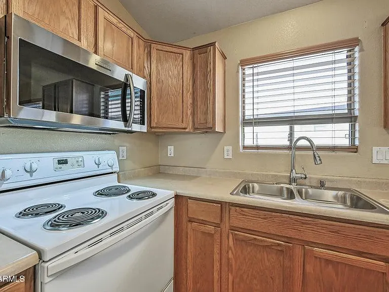 10930 W Wilshire Dr — Photo 4
