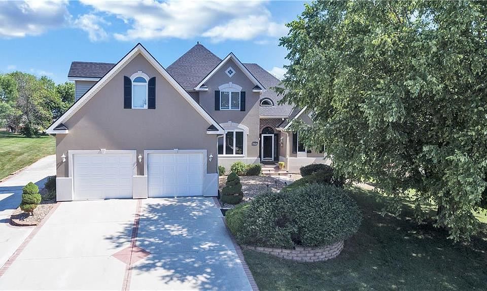 1st image of 4707 N Lakewood Dr