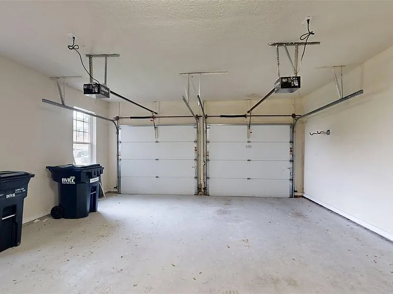 4307 Spring Hill Dr — Photo 31
