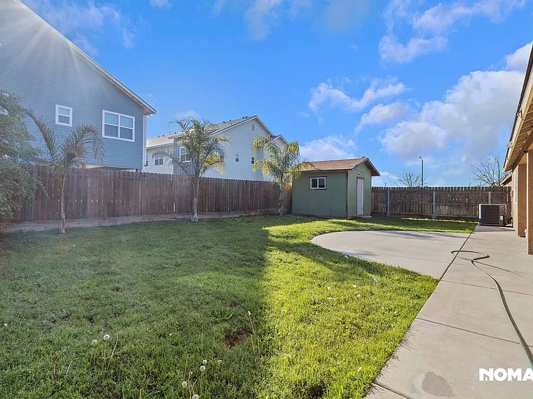 530 Hall St — Photo 29