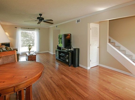 4th image of 5065 English Village Dr