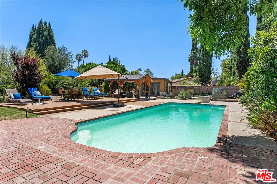 4 bed, 3.0 bath, 3700 sqft, $12,000 — Photo 4