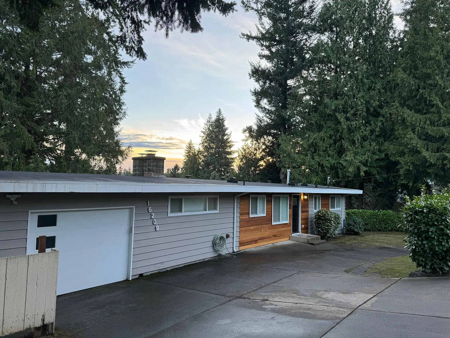 5 bed, 2640 sqft, $5,650 — Photo 3