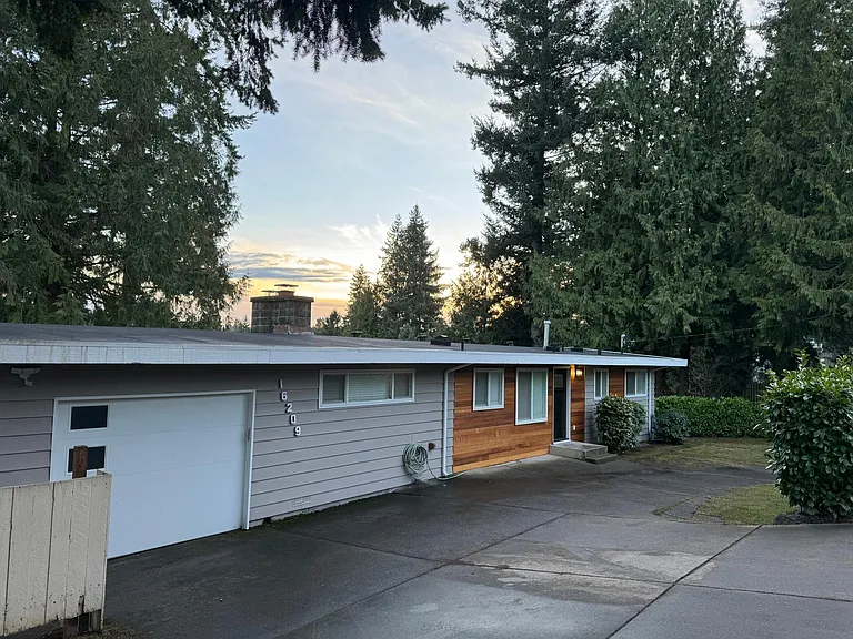 16209 Lake Hills Blvd — Photo 3