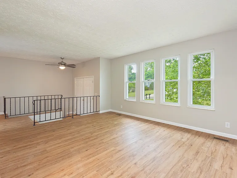 1908 Plumb Creek Cir — Photo 3