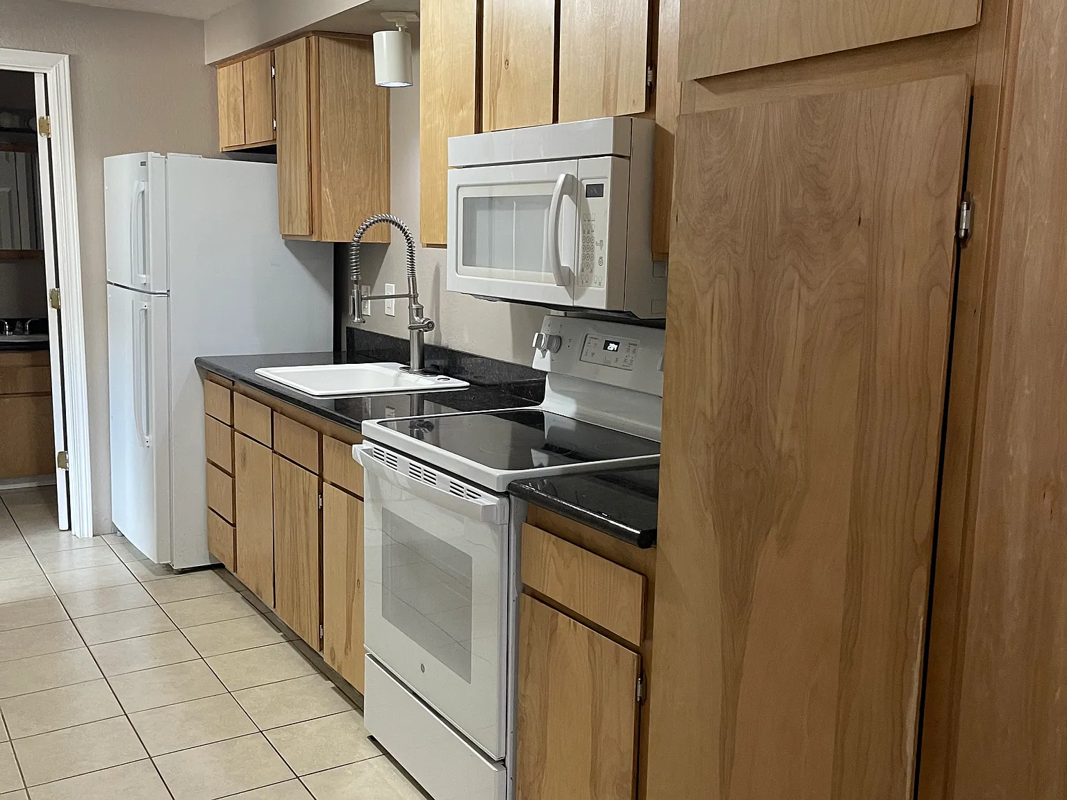 1 bed, 700 sqft, $1,025 — Photo 2