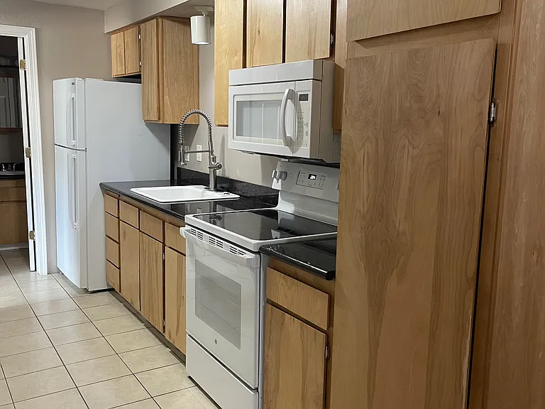 1173 Susan Ct NE #1173 — Photo 2
