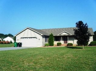 49 Breezy Pines Rd, Magnolia, DE 19962