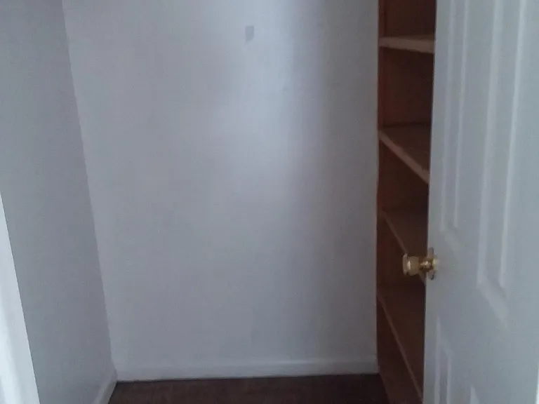 Closet Bedroom2