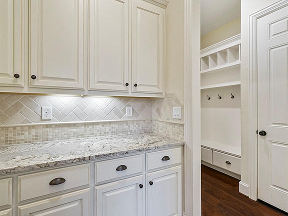 5th image of 20610 Crownstone Dr