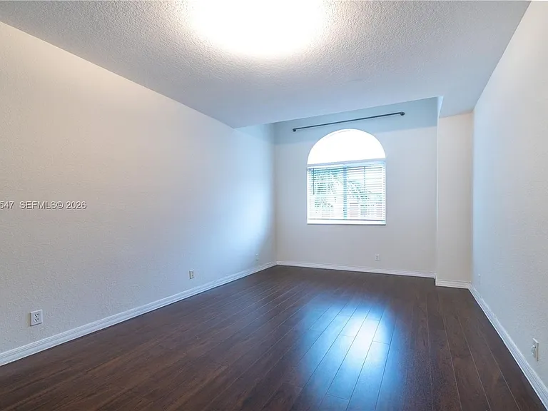 5327 SW 40th Ave — Photo 15