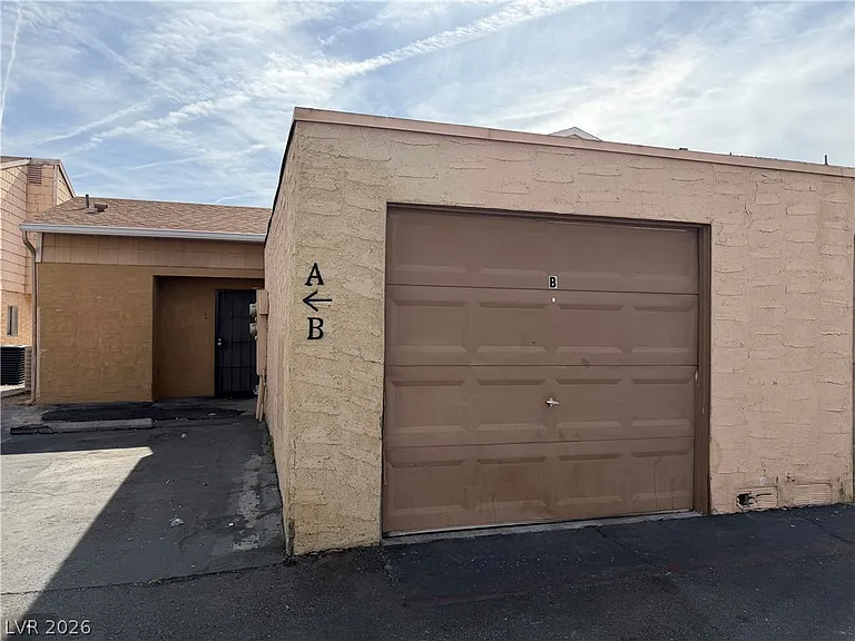 5206 Golden Ln #B — Photo 2