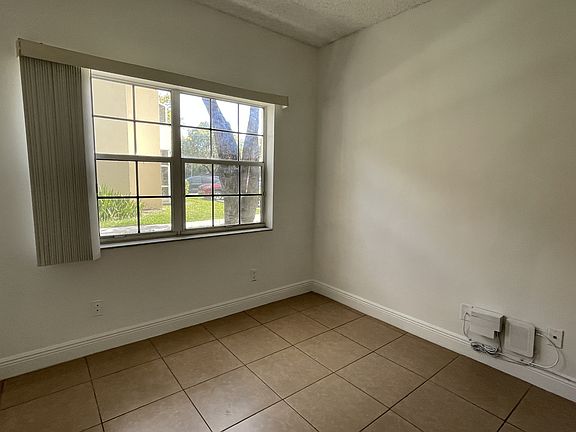 5th image of 661 Cypress Lake Blvd #I20