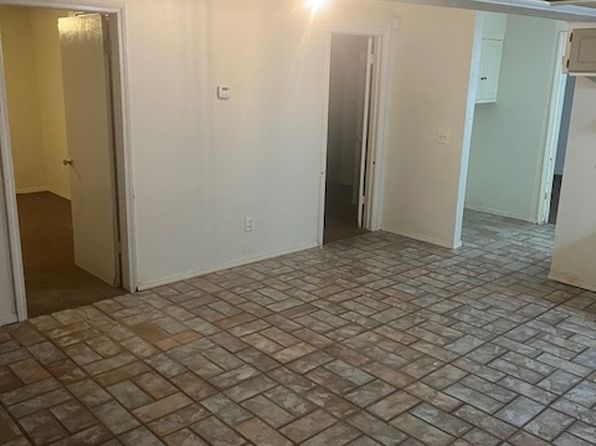 1915 NE 44th St APT A