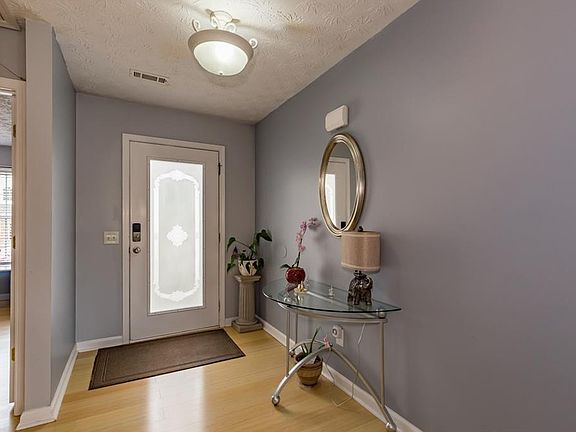 5th image of 102 Kirkhill Dr
