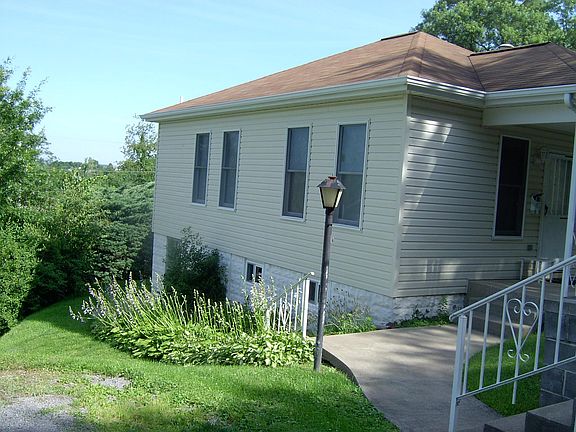2nd image of 917 Brown St