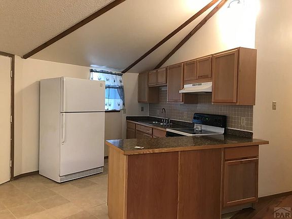 4th image of 308 Leslie St