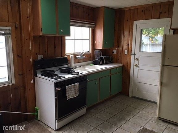 3rd image of 129 Glenwood Ave #B