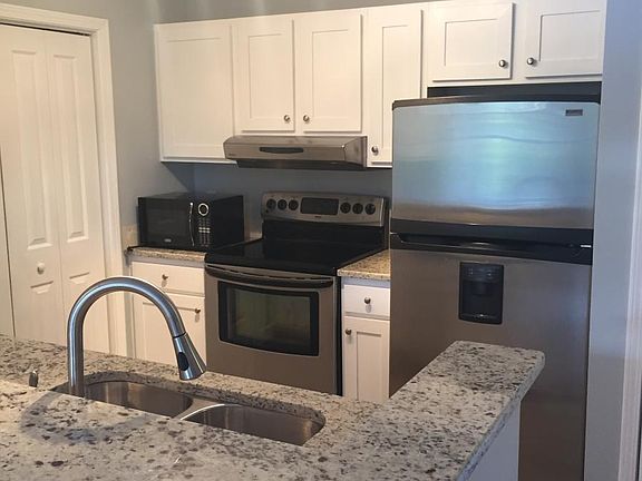 Kitchen - New Cabinets and Granite, Stainless Appliances