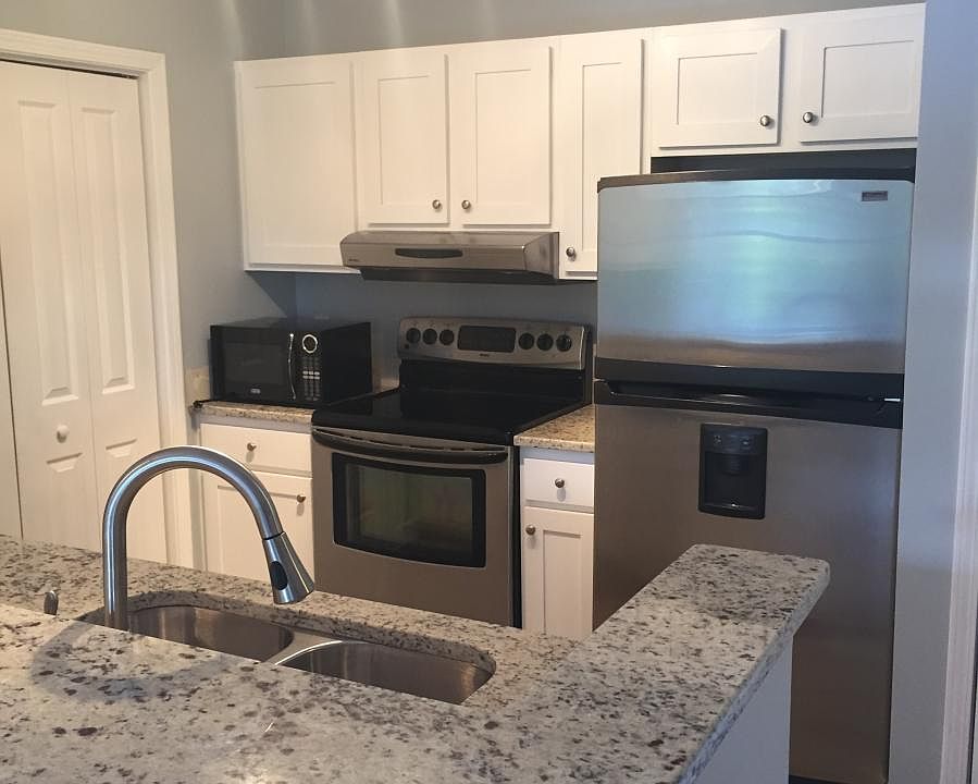 Kitchen - New Cabinets and Granite, Stainless Appliances