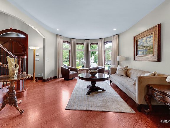 4th image of 304 Juliana Ln