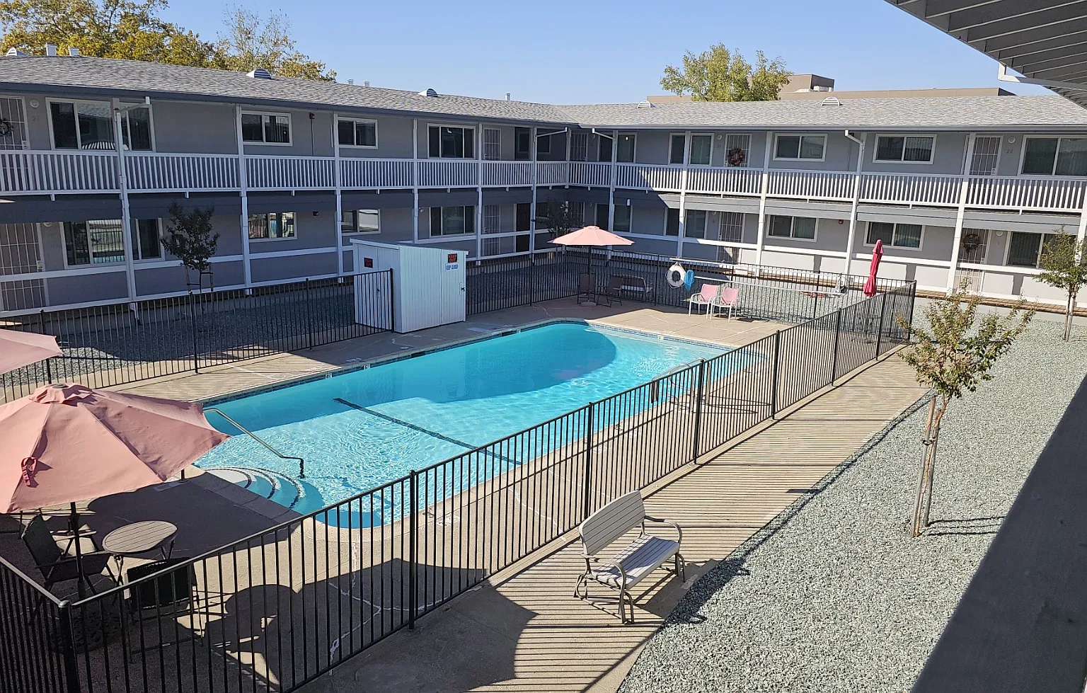 Sunrise Apartments — Photo 2