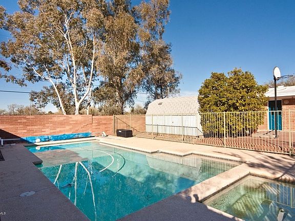 2nd image of 1321 W Chapala Ct