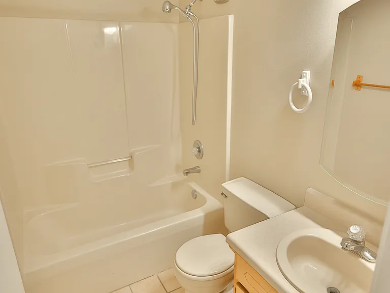 213 Pinoak Ct W — Photo 15