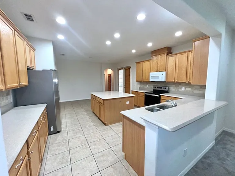 1921 Crown Hill Blvd — Photo 43