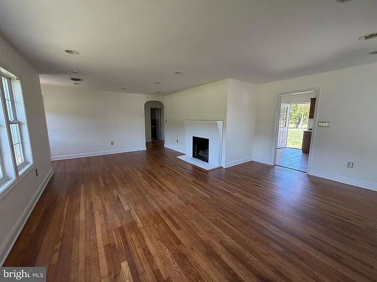 9005 Centreville Rd — Photo 4
