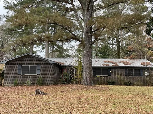303 Pinehill Dr, Aberdeen, MS 39730