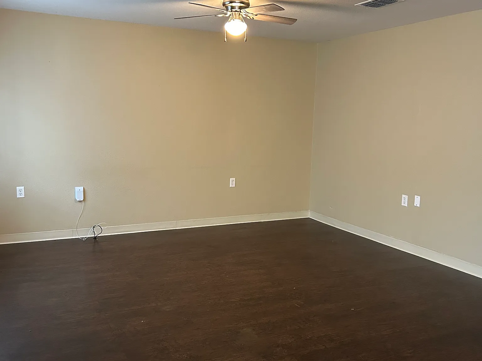 3 bed, 1200 sqft, $1,525 — Photo 3