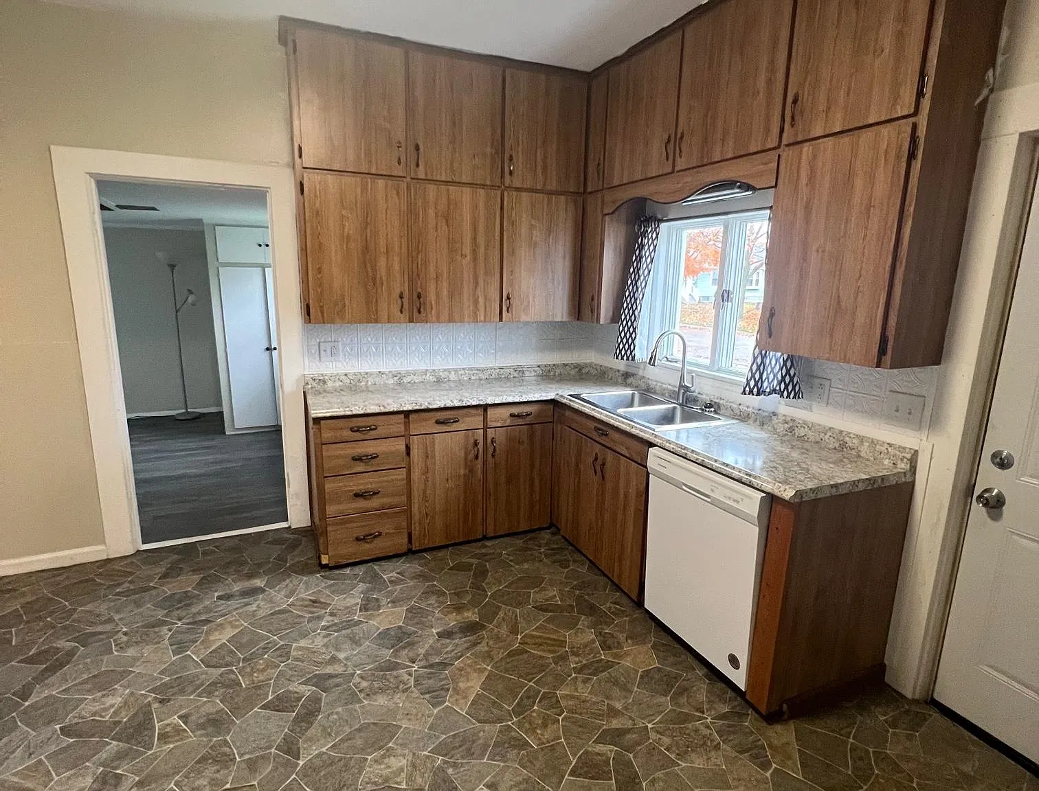 2201 W Monroe St — Photo 4