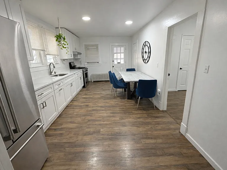 977 Jaques Ave — Photo 2