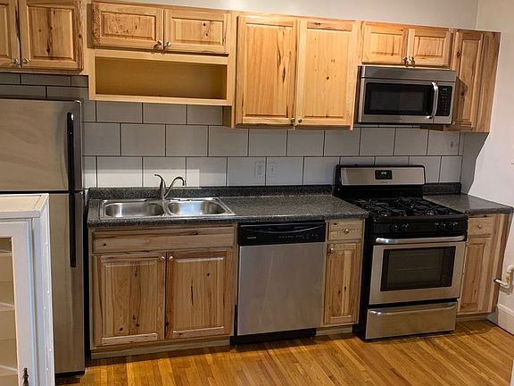 3rd image of 2704 Blaisdell Ave S #202