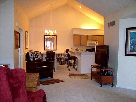 5th image of 166 Summerfield Blvd