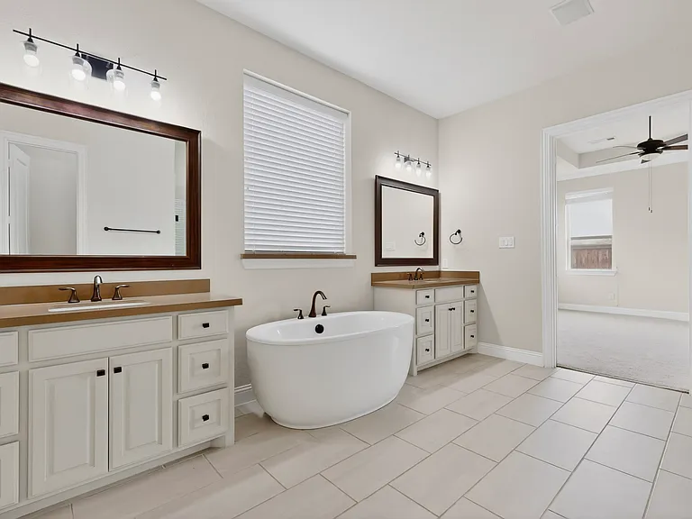 5901 The Esplanade Dr — Photo 28