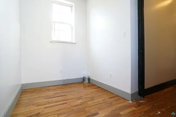 Rented by EXR | media 10