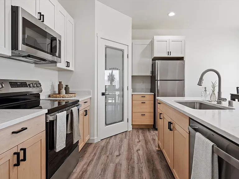 638 G St NE — Photo 8