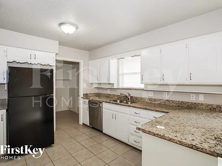 1841 College Pkwy — Photo 6