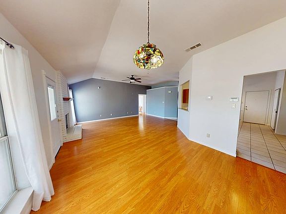 5th image of 411 Tomahawk Dr