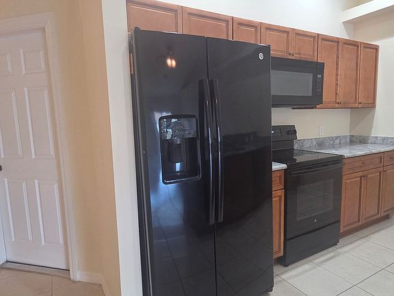 4th image of 233 SE 23rd Pl